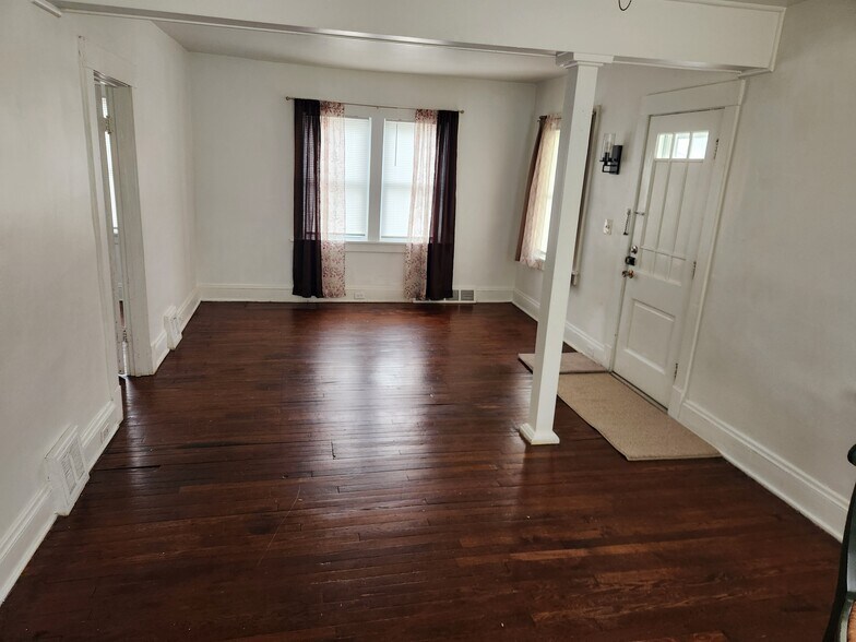 Building Photo - 4648 W 149th St