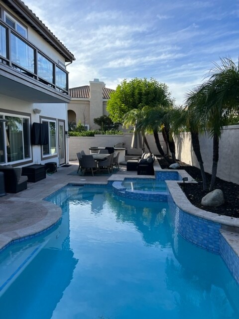 Building Photo - 27041 S Ridge Dr