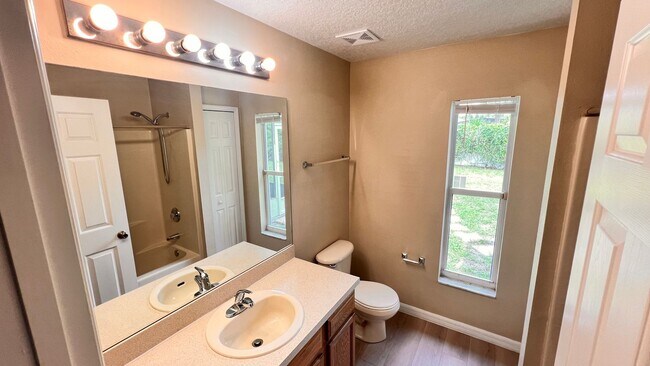 Building Photo - Huge!! 3 bedroom 2 bath in Deltona Lakes. ...