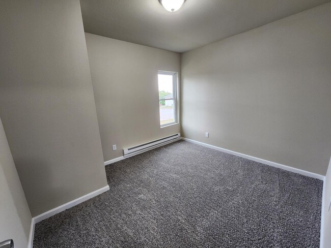 Building Photo - 2 Bedroom Fully Remodeled Boone