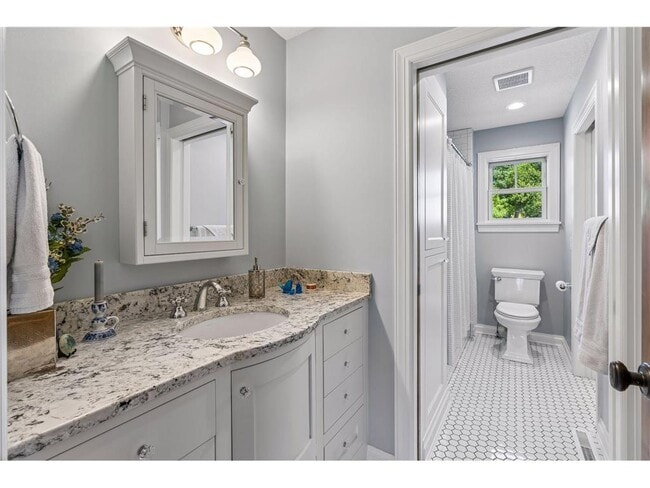 Building Photo - 4941 Island View Dr