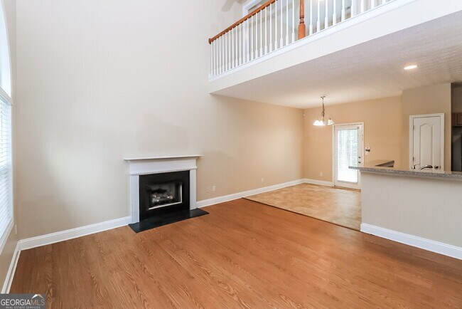 Building Photo - 4560 Ferncrest Pl