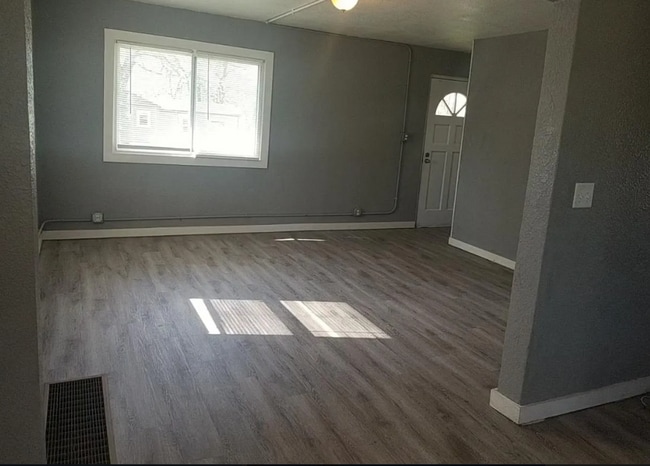 Building Photo - ****COMING SOON**** Charming 2-story home ...