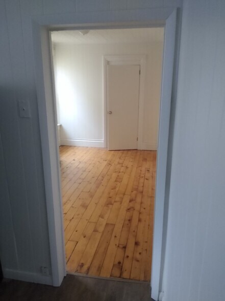 Building Photo - 913 Kellogg Ave