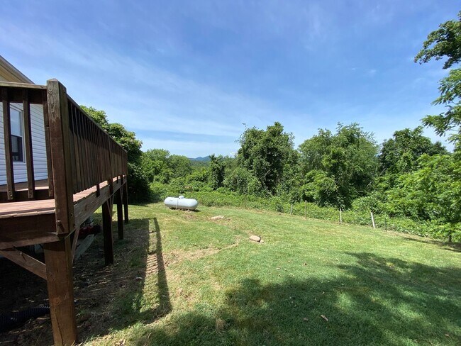 Building Photo - Woodfin - 1920's Cottage