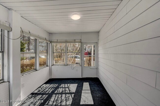 Building Photo - 814 S Webster Ave