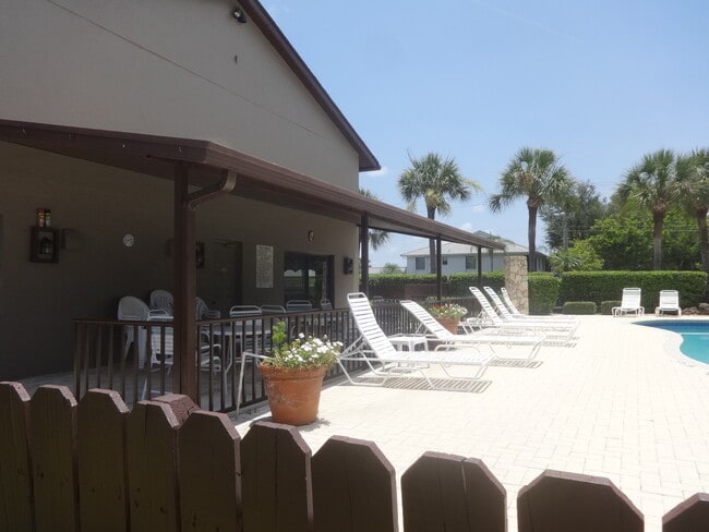 Building Photo - GREAT PRICE!  2BR/1.5 BATH - 2 month minimum rental