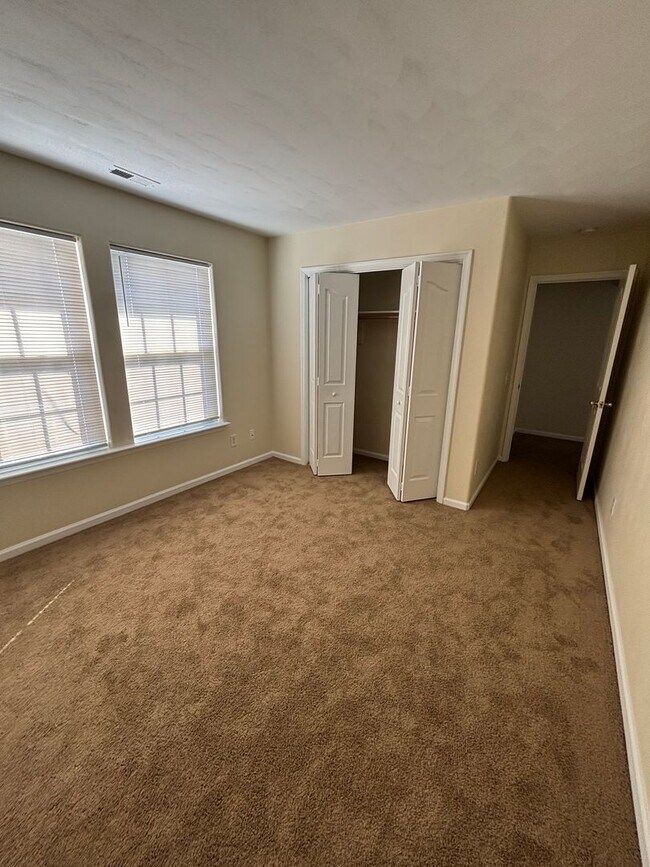 Building Photo - Beautiful 3-Bedroom, 2.5-Bathroom Condo at...
