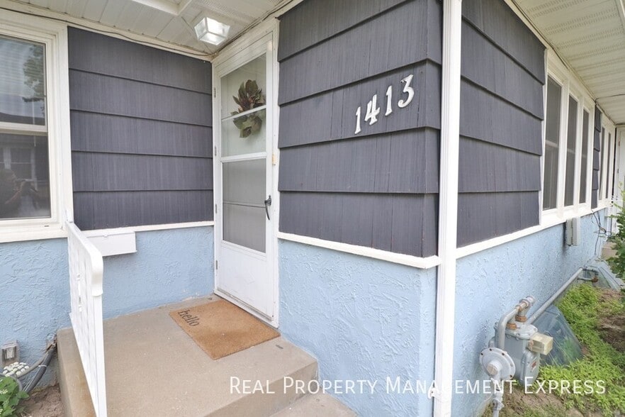 Building Photo - Spacious 1 bedroom 1 bathroom in a great n...