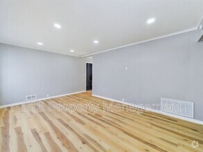 Building Photo - 10719 Ewing Dr