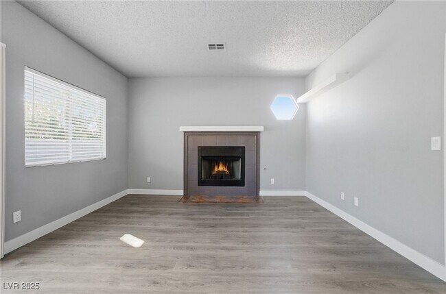 Building Photo - 1460 Daybreak Rd