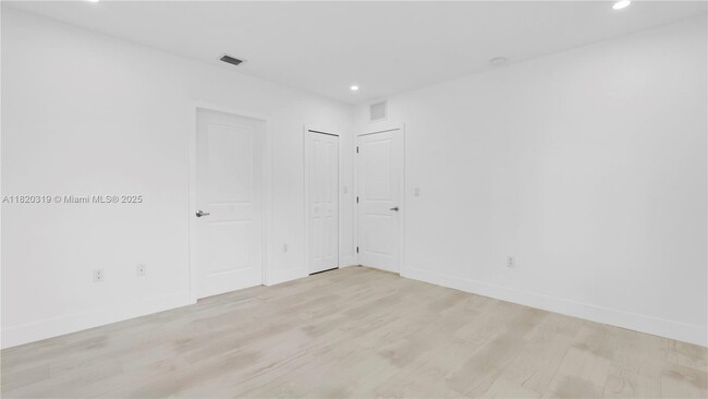 Building Photo - 3823 Thomas Ave