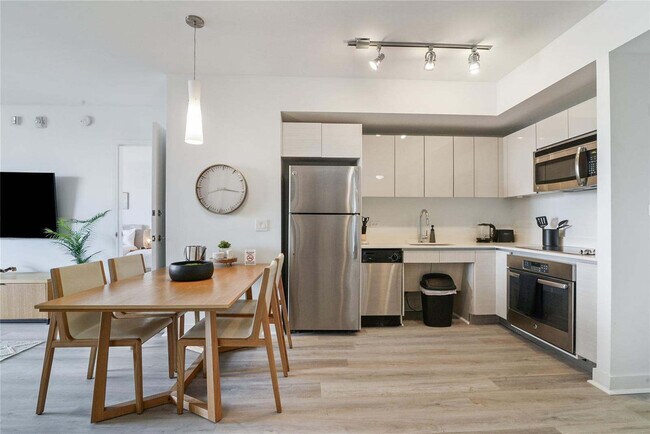 Building Photo - 2602 E Hallandale Beach Blvd