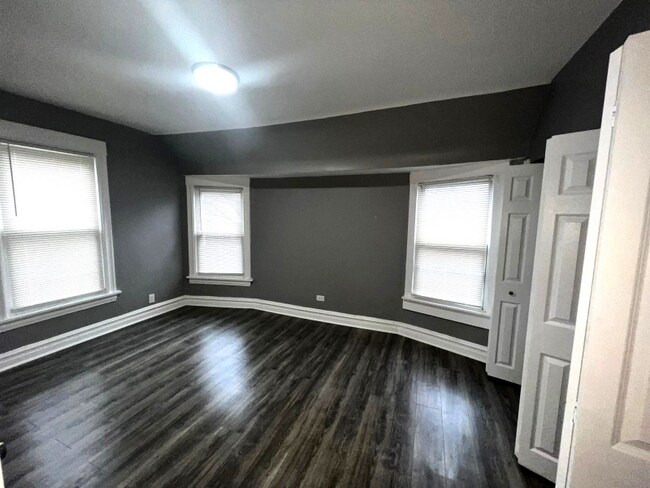 Building Photo - 709 N Laramie Ave