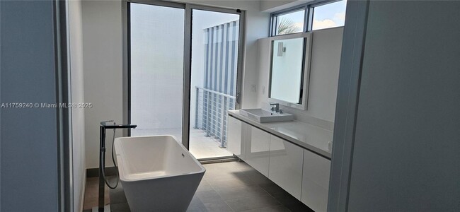 Building Photo - 16644 Botaniko Dr N