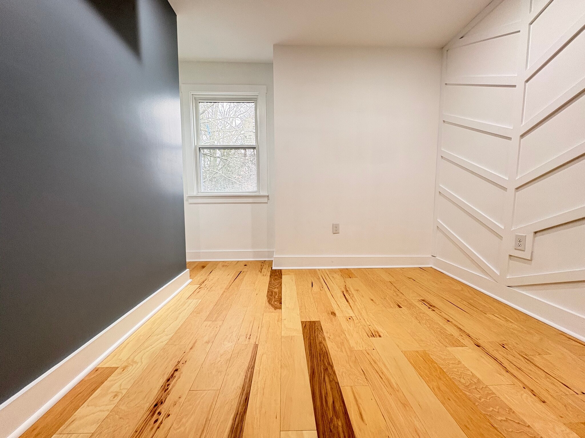 Building Photo - 5842 Hobart St