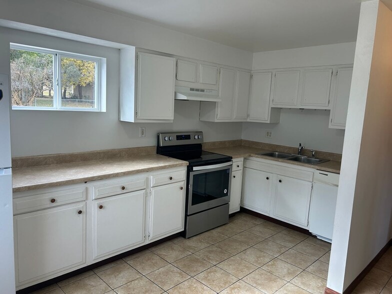 Building Photo - 417 S Highland Ave