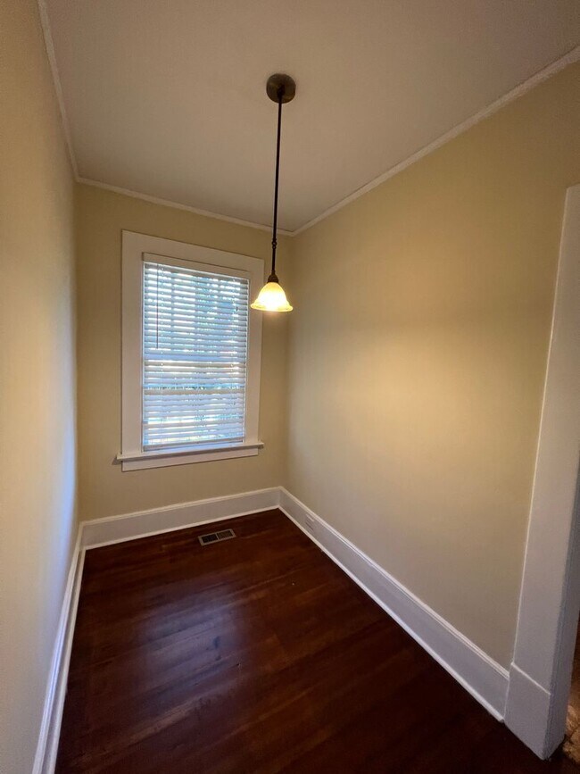 Building Photo - Charming Capital Heights Home