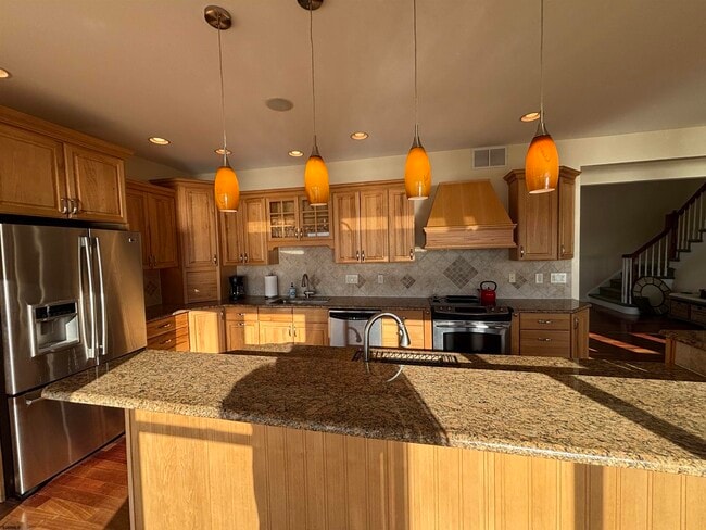 Building Photo - 802 N Harvard Ave