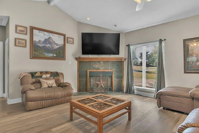 Building Photo - 4/2 on 2 acreas  Longview ISD