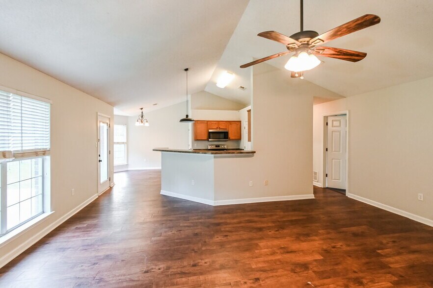Building Photo - 8161 Loden Cove