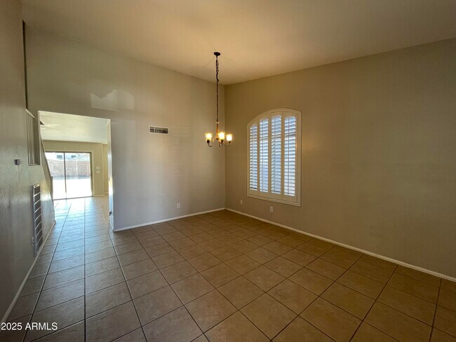 Building Photo - 1605 E Melanie St