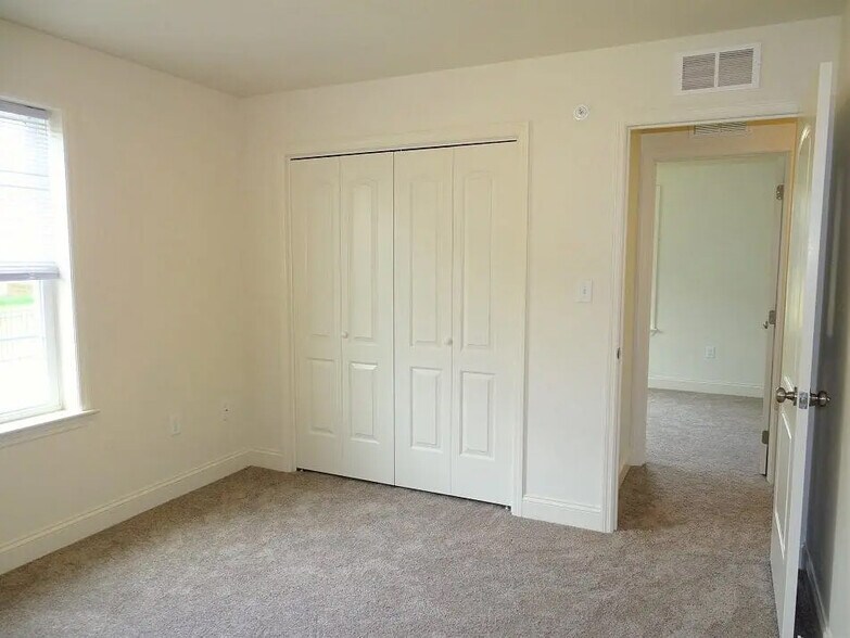 Building Photo - 256 Wildflower Dr