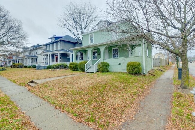 Building Photo - 2922 Noble Ave