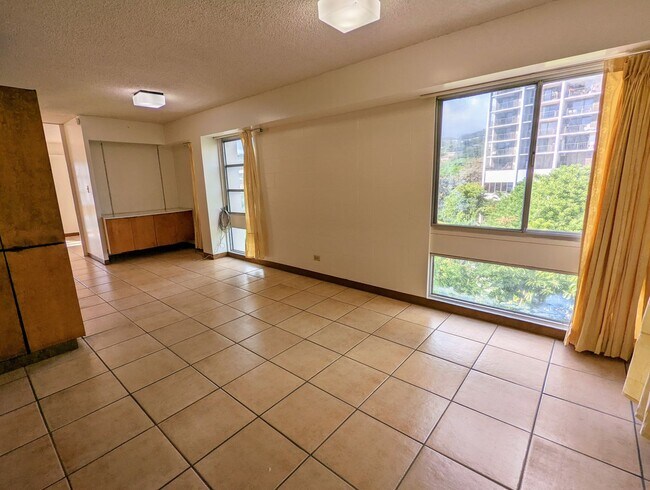 Building Photo - 1616 Liholiho St