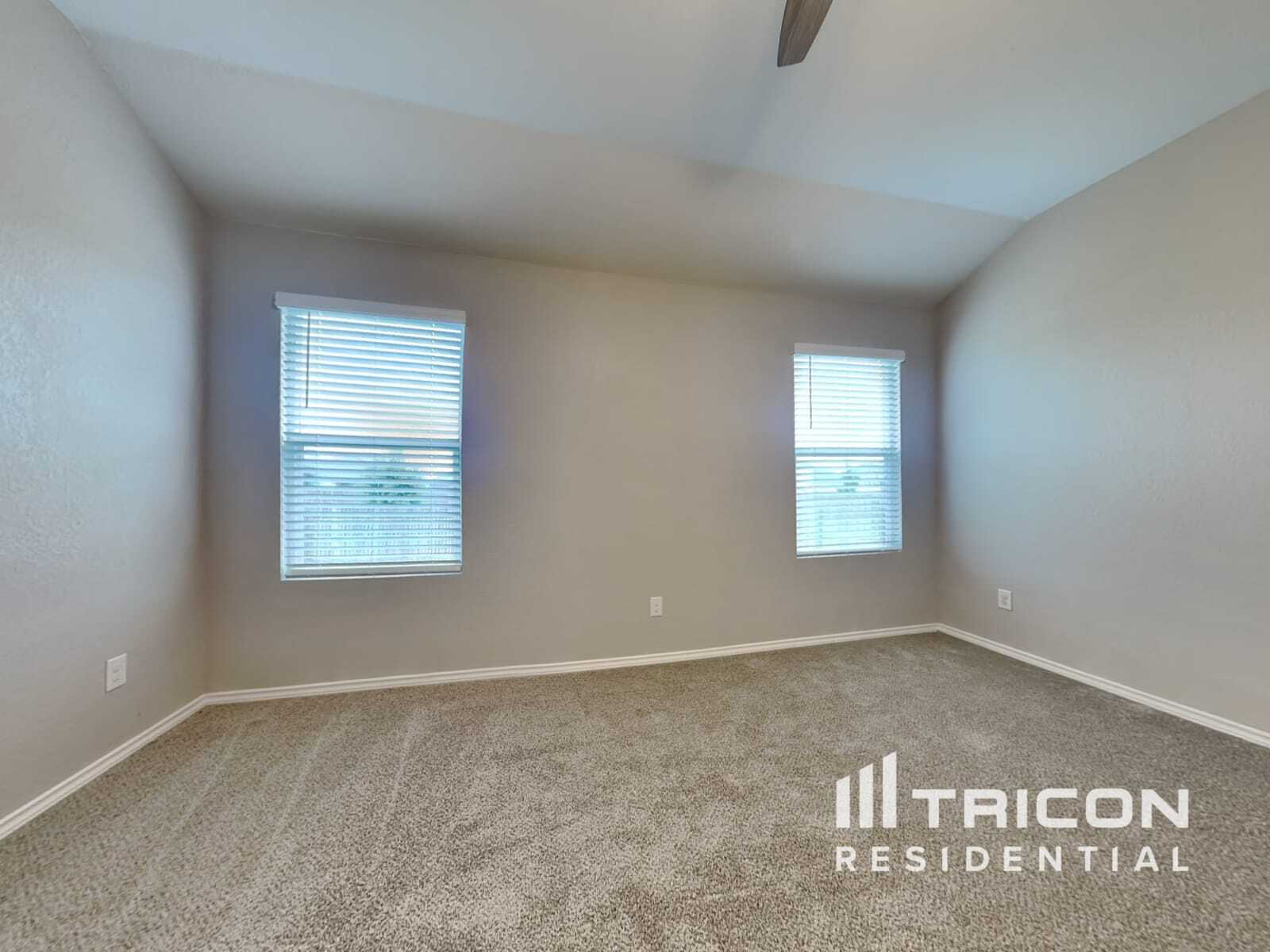 Building Photo - 221 Dylan Dr