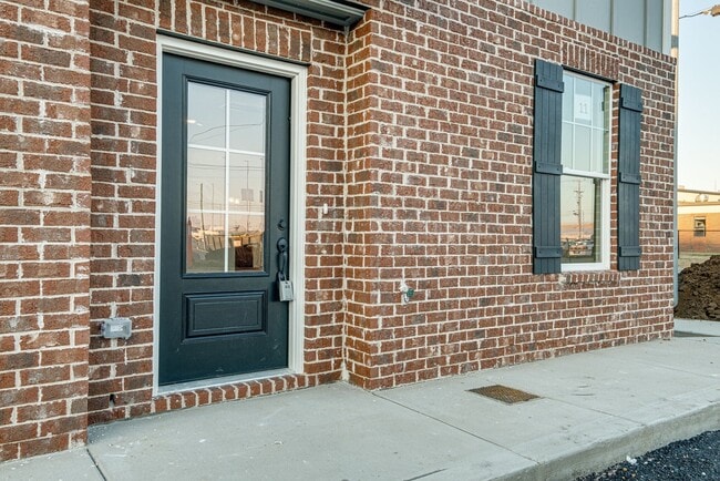 Building Photo - Harding Townhomes