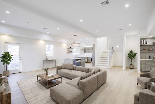 Building Photo - 5639 Riverton Ave
