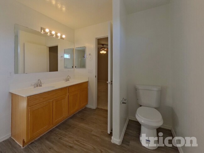 Building Photo - 2098 E Haflinger Way