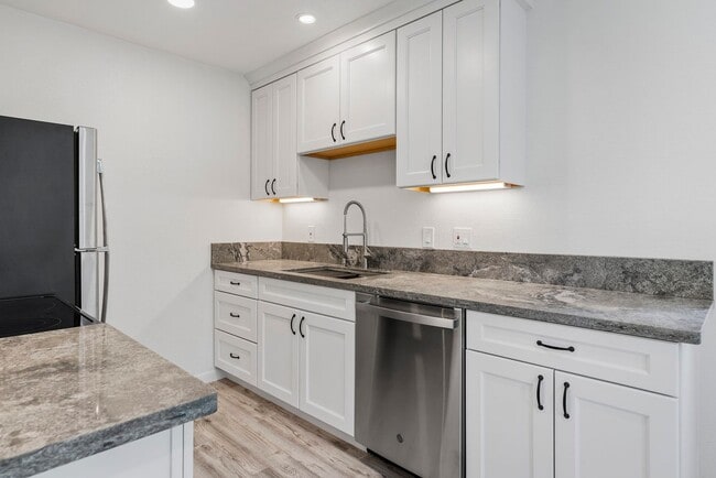 Building Photo - Incline Village: Condo - 2 Bedrooms, 1 Bathroom, Remodeled