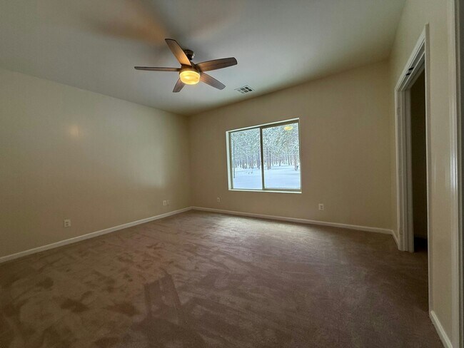 Building Photo - 921 Rainbow Mine Rd