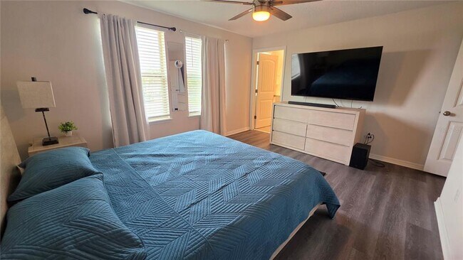Building Photo - 16221 Admirals Cove Ln