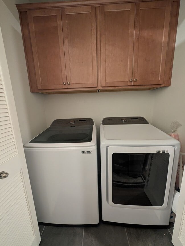 Building Photo - Newer 2 bedroom 2 bath home available!