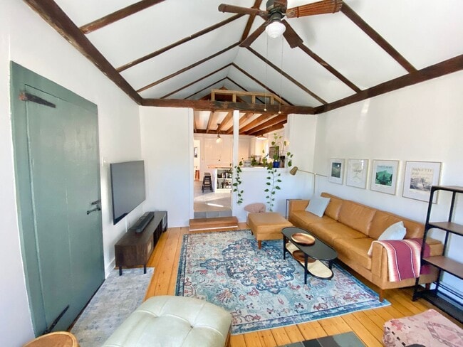 Building Photo - 3 Bedroom House Colchester Available 8/15