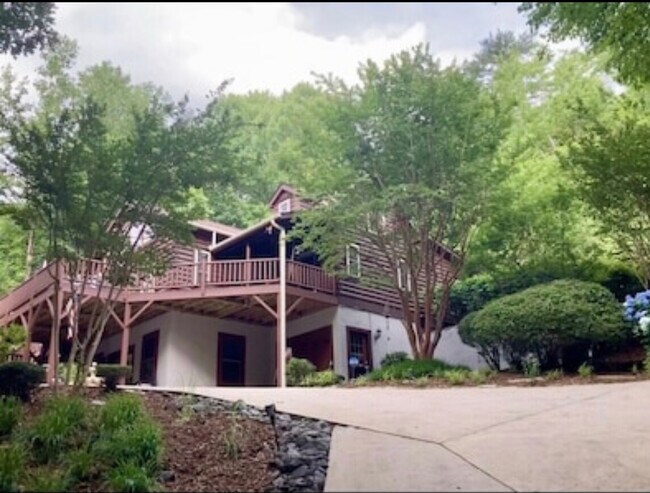 Primary Photo - 185 Knight Hollow Way