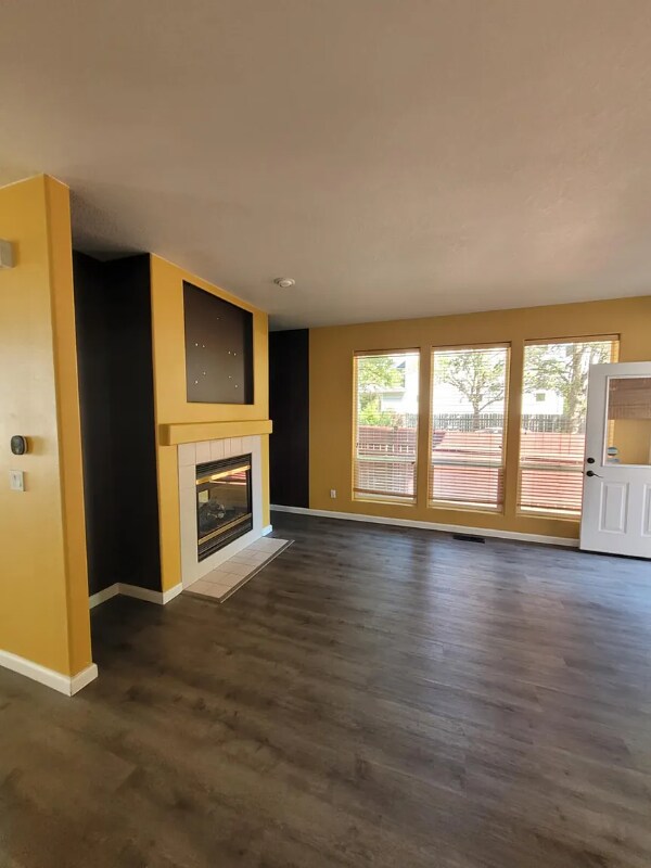 Building Photo - 5686 NE Canard Dr