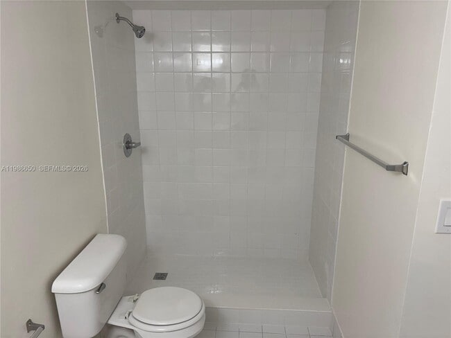 Building Photo - 655 SW 111th Way