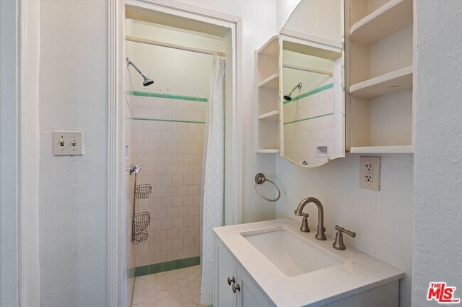 Building Photo - 7965 Fareholm Dr