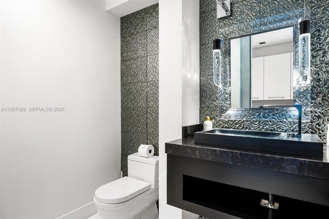 Building Photo - 300 Royal Plaza Dr