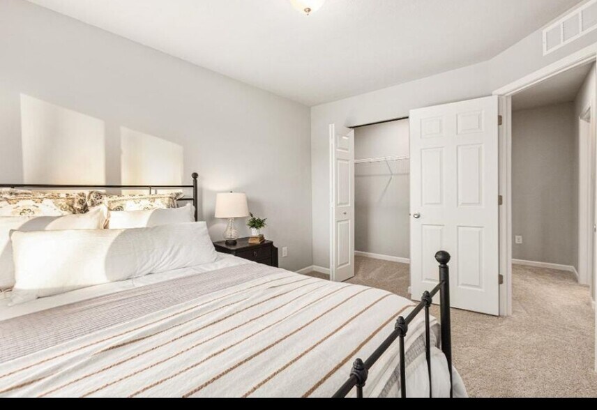 Building Photo - 4633 Glen Haven Dr