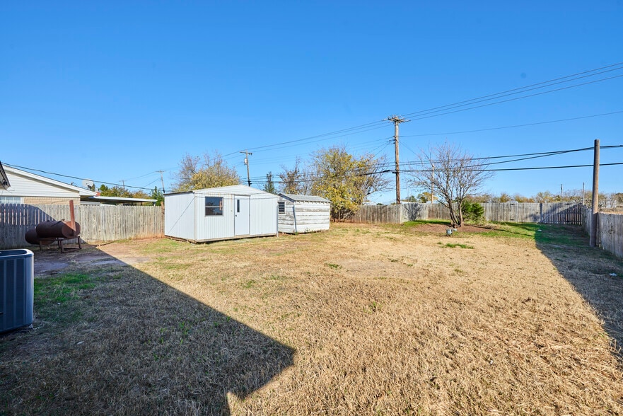 Building Photo - 1404 N Nail Pky