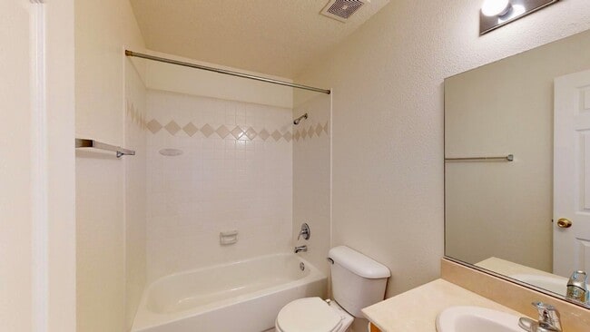 Building Photo - Charming 3-bedroom, 2.5-bathroom home