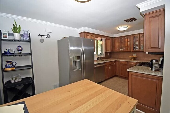 Building Photo - 216 Mira Ave