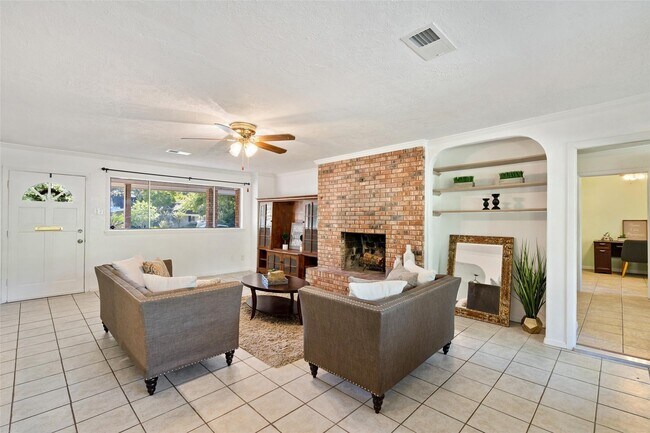 Building Photo - 9214 Bronco Dr
