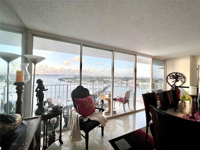 Building Photo - 7601 E Treasure Dr