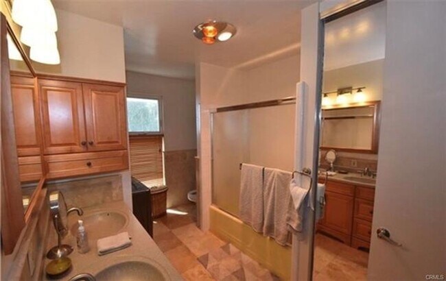 Building Photo - Rare multi-generational home